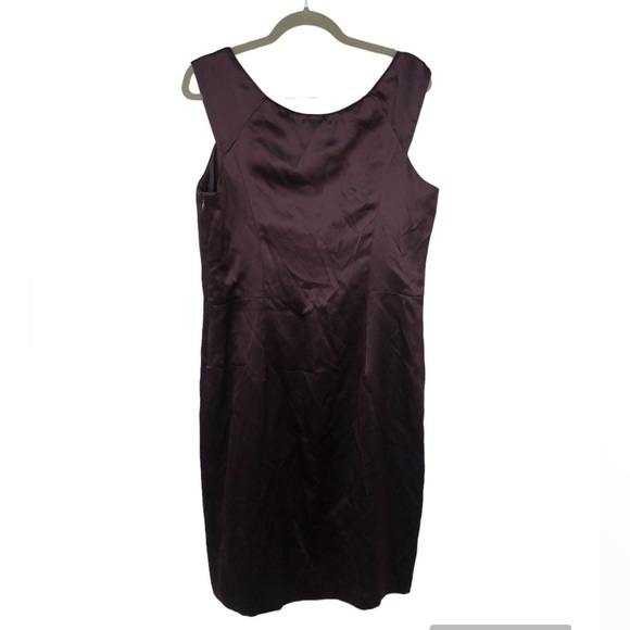Tahari Women’s Dress Plum Satin Sleeveless Scoop Neckline Fitted Classic Style - Picture 2 of 8